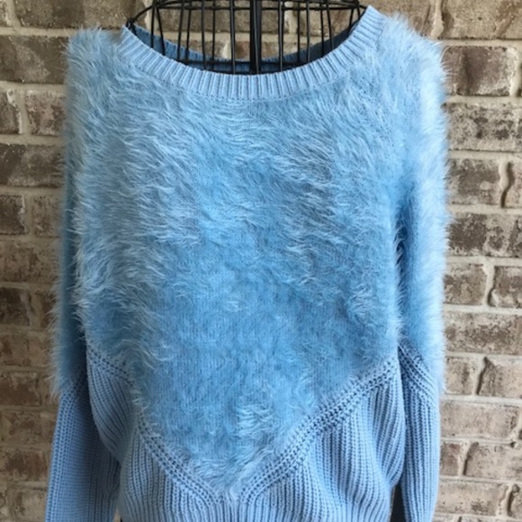 Vince Camuto Other - Vince Camuto Ladies Feathery Blue Sweater EUC